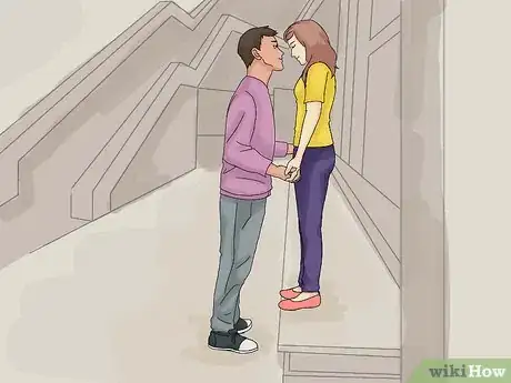 Image intitulée Kiss Somebody Who Is a Different Height Step 3