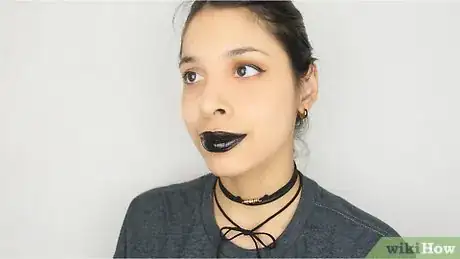 Image intitulée Wear Black Lipstick Step 12