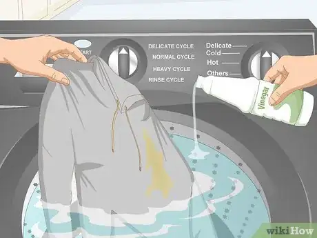 Image intitulée Remove Urine Smell from Clothes Step 9