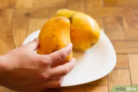 Image intitulée Eat a Mango Step 1