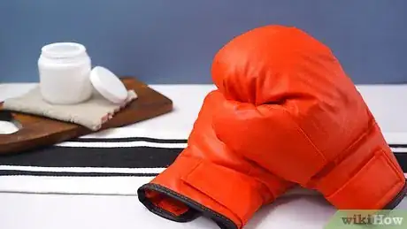 Image intitulée Clean Boxing Gloves Step 6