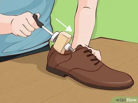 Image intitulée Stretch Suede Shoes Step 8