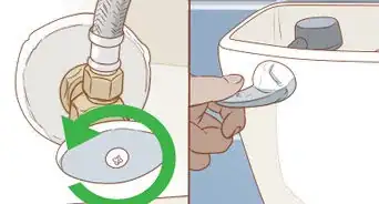 ajuster le niveau d'eau dans le réservoir des toilettes