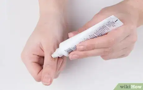 Image intitulée Wrap a Sprained Thumb Step 13