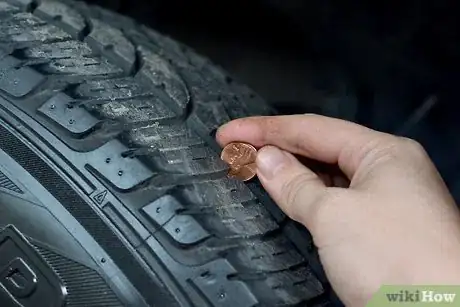 Image intitulée Check Tire Tread with a Penny Step 5