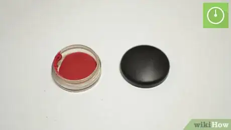 Image intitulée Make Lipstick Out of Crayons Step 14