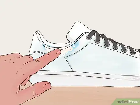 Image intitulée Remove Jean Stains from Shoes Step 6