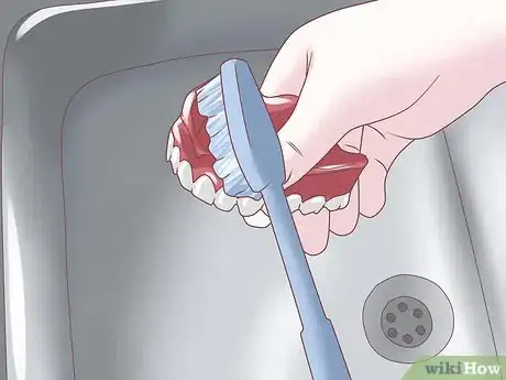 Image intitulée Prevent Stains on Dentures Step 5