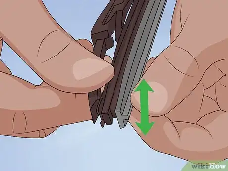 Image intitulée Stop Windshield Wiper Blades from Squeaking Step 6