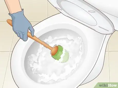 Image intitulée Clean a Toilet Bowl with Vinegar and Baking Soda Step 6