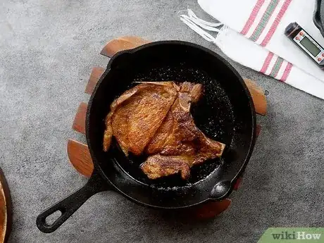 Image intitulée Tell if Pork Chops Are Done Step 2