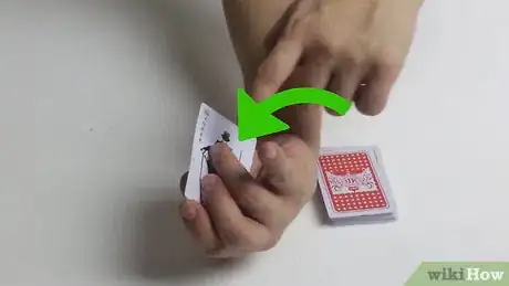 Image intitulée Throw Playing Cards Step 1