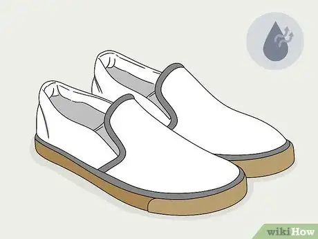 Image intitulée Remove Yellow Bleach Stains from White Shoes Step 10