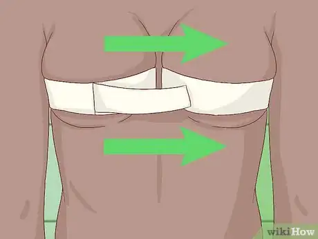 Image intitulée Tape Your Breasts to Make Them Look Bigger Step 5