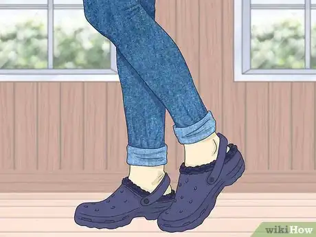 Image intitulée Wear Crocs Step 14