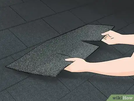 Image intitulée Replace Damaged Roof Shingles Step 9