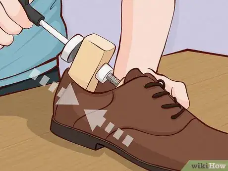 Image intitulée Stretch Suede Shoes Step 9