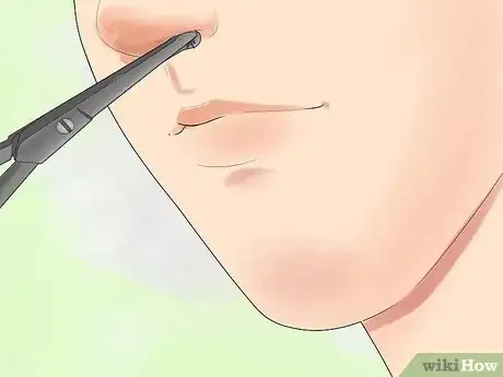 Image intitulée Trim Your Nose Hairs in a Safe Way Step 4