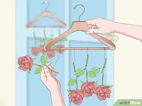 Image intitulée Preserve Flowers with Hairspray Step 8