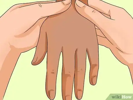 Image intitulée Massage Someone's Hand Step 7
