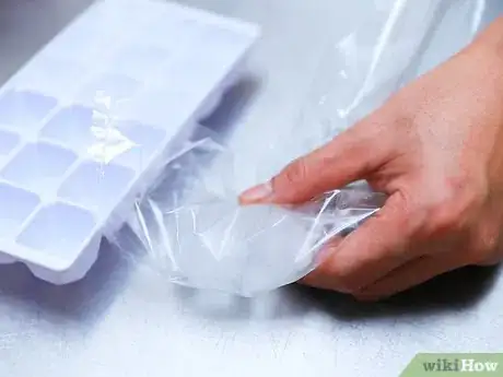 Image intitulée Remove Chewing Gum from a Car Seat Step 1