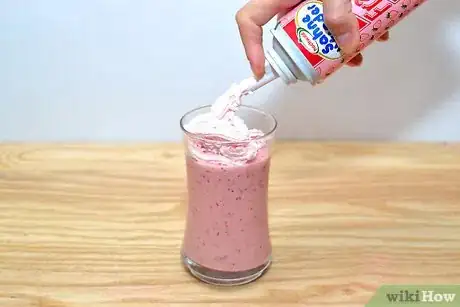 Image intitulée Make a Strawberry Banana Milkshake Step 4
