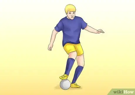 Image intitulée Trick People in Soccer Step 2