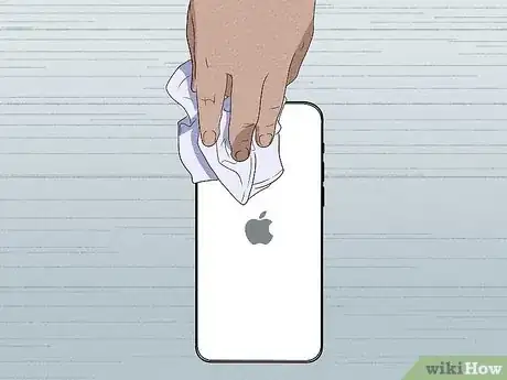 Image intitulée Clean Your iPhone Camera Lens Step 5