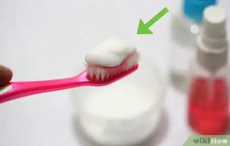 Image intitulée Whiten Your Teeth Without Spending a Lot of Money Step 5