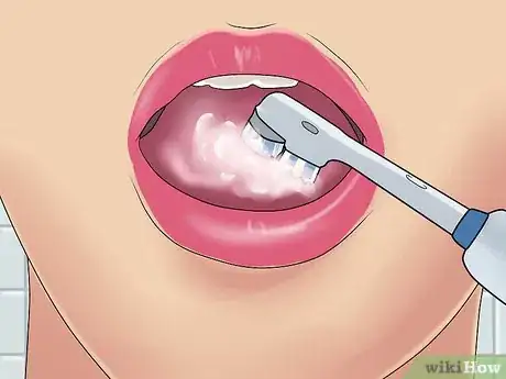 Image intitulée Use an Electric Toothbrush with Braces Step 4