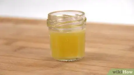 Image intitulée Make Beeswax Lip Balm Step 9