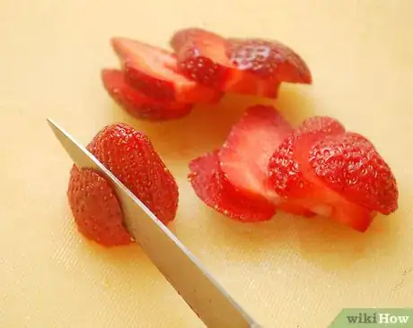 Image intitulée Macerate Strawberries Step 4