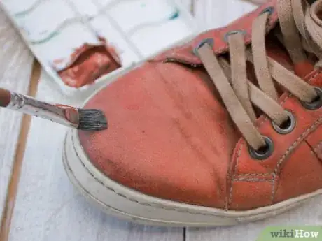 Image intitulée Repair a Scrape on Faux Leather Shoes Step 9
