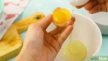 Image intitulée Create an Egg and Olive Oil Hair Mask Step 1