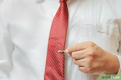 Image intitulée Wear a Tie Clip Step 3