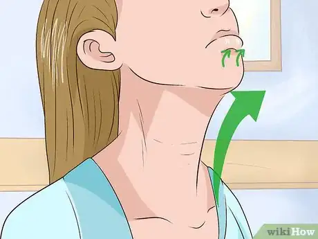 Image intitulée Get Rid of Neck Lines Step 1