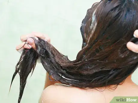 Image intitulée Clean Your Hair With Beer Step 2
