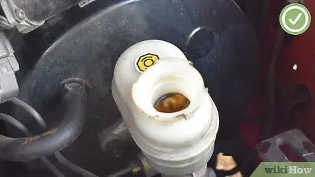 Image intitulée Check Brake Fluid Step 6