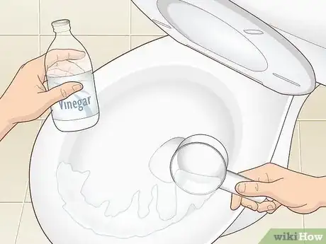 Image intitulée Clean a Toilet Bowl with Vinegar and Baking Soda Step 2