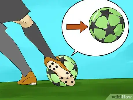 Image intitulée Knuckle a Soccer Ball Step 6