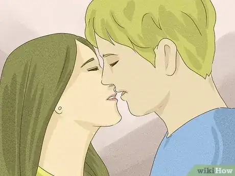 Image intitulée Have a Memorable First Kiss Step 9