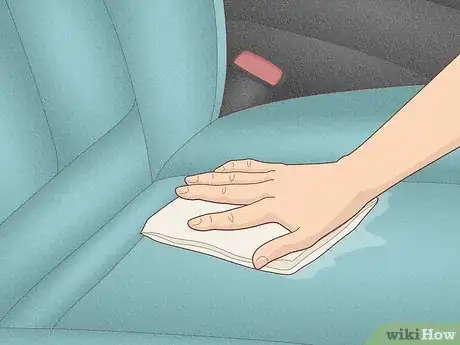 Image intitulée Clean a Blood Stain from Car Upholstery Step 12