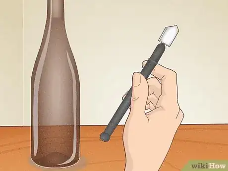 Image intitulée Cut Wine Bottles for Crafts Step 8