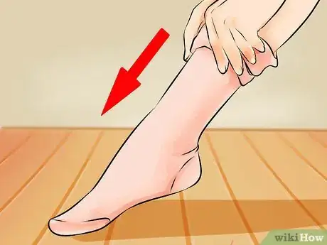 Image intitulée Put on Compression Stockings Step 17