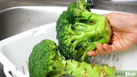 Image intitulée Clean Broccoli Step 2