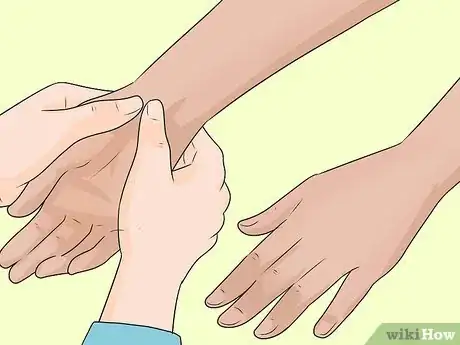 Image intitulée Massage Someone's Hand Step 1