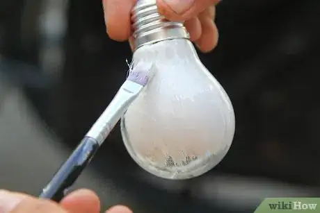 Image intitulée Paint Light Bulbs Step 19