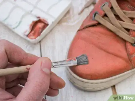 Image intitulée Repair a Scrape on Faux Leather Shoes Step 8