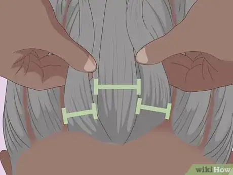 Image intitulée Braid Cornrows Step 3