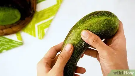 Image intitulée Eat an Avocado Step 1